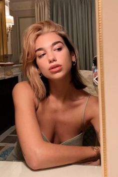 Brown Underneath Blonde On Top, Half Blonde Half Brown Hair, Half Blonde Half Brown, Dark Underneath Hair, Brown Hair Underneath, Celebrity Hair Color, Dua Lipa Icon, Blonde Transformation, The Perfect Blonde