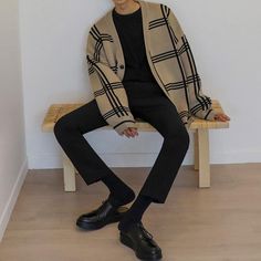 Loose Knitwear, Retro Cardigans, Brown Knit Sweater, Knit Sweater Coat, Mens Cardigan Sweater, Plaid Cardigan, Loose Cardigan, Sweater Trends, England Fashion