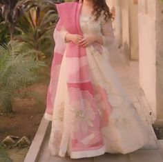 Pakistani Women Dresses, Latest Bridal Dresses, Beautiful Pakistani Dresses, Fancy Dresses Long, The Royals, Beauty Tricks, Simple Pakistani Dresses