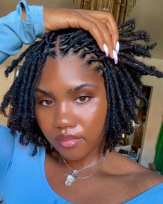 Check more at https://howcandothis.com/hairstyleideas/49000/ Black Women Short Locs, Locs Hairstyles For Women Short, Loc Products, Locs Inspiration, Tia Mowry, Twa Hairstyles, Micro Locs, Beautiful Dreadlocks