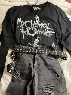 Emo Band Shirt Outfits, My Chemical Romance Shirt Outfit, Alternative Clothing Men, Mcr Outfit Ideas, Masc Emo Outfits 2000s, Emo Outfits Masc, Emo Outfits 2000s Men, Emo Punk Outfits Men, Emo Cute Outfits