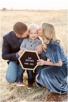 Letter Board Pregnancy Announcement Big Brother Announcement With Sibling, Big Brother Family Announcement, Ultrasound Family Picture Ideas, Family Of Four Announcements, Ultrasound Pictures Announcement With Siblings, Big Brother Photoshoot Maternity Shoots, New Baby Announcement Sibling, Family Picture Pregnancy Announcement