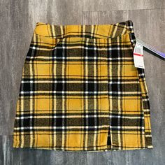 Tinseltown Plaid Yellow/Black Skirt. New, With Tags. Purchased At Macys. Love But Purchased In Multiple Colors And Never Got To Wearing This One. Cute 3” Slit In Front. Waist 13.5” But Has Elastic For Stretch. Length 17” Yellow And Black Clothes, Scottish Skirt Outfit, Yellow Tartan Skirt, Scottish Skirt, Yellow Skirts, Yellow Plaid Skirt, Black Plaid Skirt, Bee Stuff, Buckle Skirt