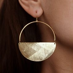 18K gold plated circle earring with 1/2 open & close Half Moon Earrings, Casual Rings, Silver Shop, Moon Earrings, Short Necklace, Circle Design, Minimalist Aesthetic, Lariat Necklace, Circle Earrings