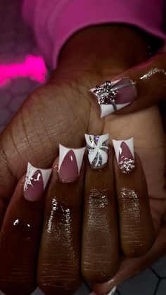 Cute Short Set Acrylic Nails, Christmas Sets Nails, Short Duckies Nails, Cute Shorties Acrylic Nails, White Christmas Nails Short, Short Acrylic Nails Christmas, Short Christmas Nails Ideas, Christmas Nail Ideas Short, Christmas Nail Sets