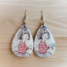 ️✨️Step into a world of magic and fun with these enchanting vintage-inspired teardrop earrings, featuring delicate illustrations. Each earring tells a story, capturing a moment of nastalgia and carefreeness with its charming artwork.  ️✨️Handcrafted with love, these earrings boast an elegant earwire fastening that gives way to a teardrop-shaped pendant, adding a touch of classic sophistication to your ensemble. The pendants are adorned with nostalgic illustrations, set against a warm, neutral ba Decoupage Earrings, Decoupage Jewelry, Jewelry Wood, Earrings Teardrop, Earrings Unique, Wood Earrings, Happy Moments, Earrings Dangle, Teardrop Earrings