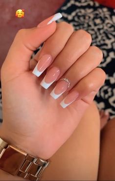 Simple French Tip, Ongles Beiges, Teen Nails, Unghie Sfumate, Tip Nails, Short Acrylic Nails Designs, Pretty Acrylic Nails