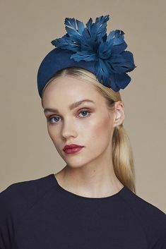 Ladies Day Outfits, Fascinator Ideas, Blue Hats, Elegant Hat, Royal Clothes, Classy Hats, Blue Fascinator, Birthday Designs