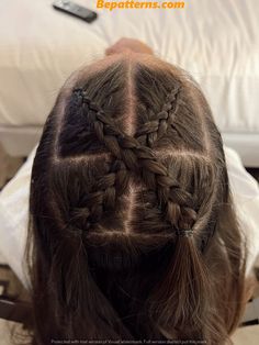 Sporty and Sassy: 50 Athletic Hairstyles for Competitive Spirits Footy Hairstyles, Lax Hair, Waitress Hairstyles, Cosmo Hair, Track Hair, Running Hair, Track Outfits