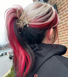 Hair Dye Ideas Medium Length, Hair Styles Dyed, Mental Break, Hair Streaks, Hairstyle Inspo, Dyed Hair Inspiration, Dye Ideas, Punk Hair, Pretty Hair Color