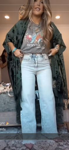 Passion Outfit Ideas, Plus Size Boho Jeans, Boho Rodeo Outfit, Western Hippy Outfits, Boho Western Outfits Winter, Hippie Country Outfits, Teacher Jean Outfits, Boho Everyday Outfits, Boho Cowgirl Aesthetic