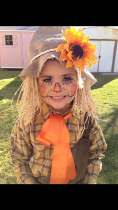 Scarecrow halloween costume. Hand made - adorable Kids Scarecrow Costume, Scarecrow Halloween Costume, Diy Scarecrow Costume, Scarecrow Halloween Makeup, Halloween Costumes Scarecrow, Scarecrow Hat, Pompon Diy, Diy Scarecrow, Scarecrow Halloween