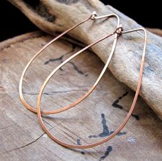 Looking for Elegant Tear Drop Hoops? Please check out my artisan style copper teardrop hoop earrings. The 18 gauge copper wire is hand formed into tear drop shaped hoops and then hammered for strength and for beautiful look. Ends of the hoops have been rounded to ensure there are no sharp edges! Also the earrings have been polished to a shine. The tear drop earring is just over 2 inch long from the top to the bottom of the drop. The hoops are lightweight. Perfect for everyday wear. The modern mi Drop Hoop Earrings, September Birthstone Jewelry, Sapphire Studs, Minimal Earrings, Lotus Leaf, Simple Bracelets, Large Hoop Earrings, Geometric Jewelry, Sapphire Earrings