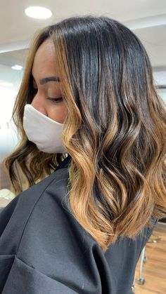 Caramel Highlights On Dark Hair Short Bobs Brown Balayage, Balayage Medium Length Hair Brunettes, Blonde Highlights On Dark Hair Black Ppl, Caramel Brown Hair With Highlights, Ombre Hair Caramel, Balayage Hair Caramel, Brunette Hair With Highlights, Dyed Natural Hair, Brown Hair Balayage