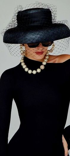 Classy Hats, Mode Editorials, Elegant Hats, Fancy Hats, Black Hat, Classy Women, Elegant Outfit, Fashion Classy, Elegant Fashion