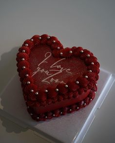 Red Glitter Heart Shaped Vintage Lambeth Cake Red Aesthetic Cake, Red Heart Cake, Burgundy Cake, 22 Bday, Heart Shape Cake, Heart Shaped Cake