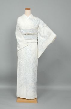 White Kimono Traditional, Japanese Kimono Aesthetic, White Yukata, Victorian Dress Aesthetic, Obi Japanese, Yukata Women, Pretty Kimono, Japanese Wedding Kimono, Pretty Kimonos