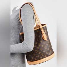 Used But In Great Condition Normal Signs Of Wear Vintage Lv Bag, Louis Vuitton Bucket Bag, Small Buckets, Bags Louis Vuitton, Vintage Color, Bag Vintage, Louis Vuitton Bags, Lv Bag, Vuitton Handbags