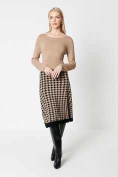 Reinterpreted with a retro code, this knitted skirt balances timelessness and elegance with masterful perfection. Make the dogtooth pattern stand by pairing yours with solid pieces. Knitted Midi Dress, Knitted Skirt, Oasis Fashion, Knit Midi, Knit Midi Dress, Knit Skirt, Fashion Face, Jumpers And Cardigans, Cardigans