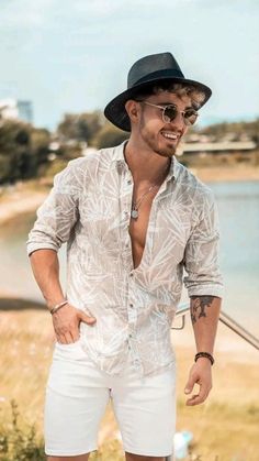 Male Outfits Aesthetic Summer, Fiji Vacation, Beach Outfit Men, Mens Summer Outfits, Mens Casual Outfits Summer, Men With Street Style, Munnar, Mia 3, Mode Casual