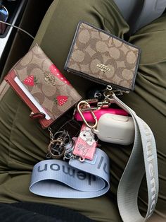 #cousins #lululemon #coach Lulu Lemon Keychain Aesthetic, Lululemon Keychain Wallet Aesthetic, Aesthetic Car Keychain, Lululemon Keychain Aesthetic, Coach Wallet Aesthetic, Cute Car Keys, Keychain Lululemon, Car Keychain Aesthetic, Car Keys Keychain Ideas