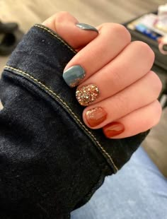 Thanksgiving Nail Dip Ideas, Square Dip Powder Nails Fall, Dip Powder Nails With Glitter, Fall Gel Nails Short, Sparkly Fall Nails, Neutral Nails With Design, Western Nail Art, Prettiest Nails, Night Nails