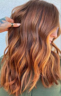 Cowgirl Copper Hair Money Piece, Copper Balayage Money Piece, Money Piece Balayage Copper, Baylage Copper Hair, Red Hair Smudge Root, Dimensional Copper Brown Hair, Ginger Money Piece Hair Brunette, Lived In Copper Balayage, Cowgirl Copper Hair With Money Piece