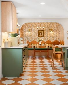 the kitchen is clean and ready to be used for dinner or other mealtimes