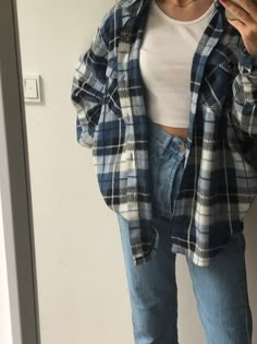 Blue Flannel Outfit, Check Shirts For Women, Checkered Outfit, Flannel Shirt Outfit, Blue Flannel Shirt, Flannel Fits