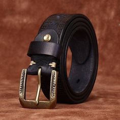 Give your outfit a unique and casual look with this leather belt for women or men! Made from genuine leather, it will add an authentic touch to your silhouette. With a width of 3.8 cm and a beautifully crafted buckle, this belt brings an ethnic touch to your style. Discover the Aarushi model now! Classic Office, Belt For Women, Vintage Belt, Western Leather, Unique Bags, Vintage Belts, Jewelry Tray, Brass Buckle, Bar Accessories