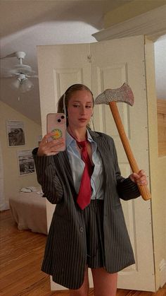 Female Patrick Bateman halloween costume Female Patrick Bateman, Patrick Bateman Costume Woman, Patrick Bateman Costume, Modest Halloween Costumes, April Ludgate, Movie Halloween Costume, Comic Con Costumes, Patrick Bateman, Movie Makeup