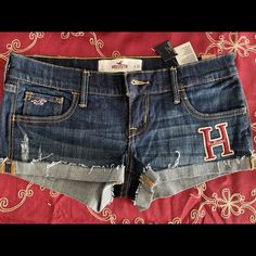 Hollister Jean Shorts Women’s Size 3 New With Tag Hollister Outfits Aesthetic, Mha Script, Y2k Board, 2000s Shorts, 2000s Hollister, Inner Monster, Hollister Clothes, Jean Shorts Women, Hollister Jean Shorts