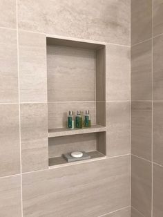 Bathrooms With Niches, Bathroom Tiles For Small Bathrooms, Niches Design Wall Bathroom, Shower And Bathroom Ideas, Niche Bathroom Ideas, Toilet Niche Design, Niche In Bathroom, Banos Modernos Ideas, Shower With Shelf