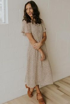 Modest Midi Dress, Neutral Outfits, Sweet Summertime, Dress Cream, Modest Clothing, Church Outfits, Mode Inspo, Mode Inspiration, Modest Dresses