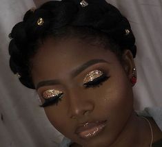 Make Up Gold, Gold Makeup Looks, Prom Makeup Looks, Gold Eyeshadow, Gold Makeup, Makeup On Fleek, Dark Skin Makeup