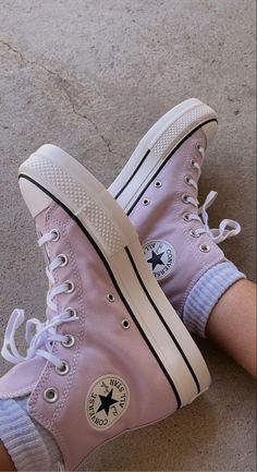 Pink Hi Top Converse, Decade Pink Converse, Dusty Pink Converse, Cute Pink Converse, Lavender Platform Converse, Light Pink Platform Converse, How To Style Pink Converse, Converse Lila, Pink Converse Aesthetic