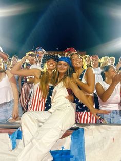 America Themed Football Game Outfit, Usa Theme Outfit, Usa Football Theme Outfit, Football Face Paint, Football Season Outfits, Football Game Outfit Highschool, Homecoming Football, Football Friday, Hs Football