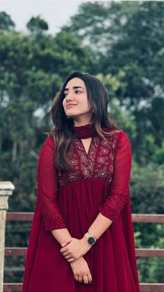 Alia Kat Kurti, Anarkali Frock Suit, Salwar Designs For Wedding, Salwar Ideas Party Wear, Poses In Chudidhar, Alia Cut Kurti Poses, Kurti Casual Outfit, Aliyacutt Dress, Alia Kurti Design