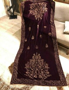 Shawl Measurements, Punjabi Dress Design, Trendy Things, Subtle Glam, Velvet Dress Designs, Velvet Shawl, Frock Fashion, Printed Velvet