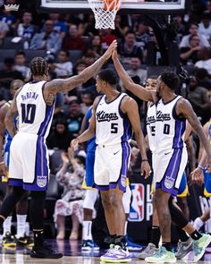 the los angeles lakers basketball team is congratulating each other after their win over the golden state warriors