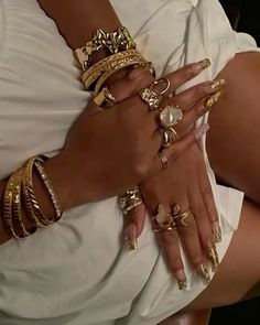 Chunky Gold Jewelry, Xoxo Jewelry, Dope Jewelry Accessories, Jewelry Accessories Ideas, Dope Jewelry, Chunky Jewelry, Jewelry Fashion Trends, Classy Jewelry, Jewelry Essentials