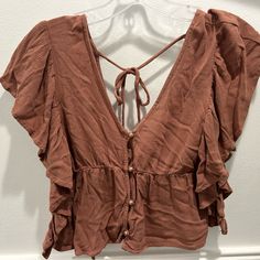 Good Condition Never Worn Brown V-neck Top For Summer, Casual Brown Summer Blouse, Casual Brown Tops For Spring, Casual Brown Spring Tops, Summer Brown V-neck Top, Brown V-neck Summer Top, Summer Day Out Brown Blouse, Summer Brown Blouse For Brunch, Brown Tops For Summer Day Out