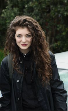 Love Lordes hair too much Lorde Hair, 2014 Hair Trends, Curly Girl Hairstyles, Beauty Stuff, Lorde, Winter Hairstyles, Curly Girl