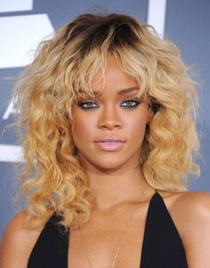 How to Style Face Framing Layers for All Textures Rihanna Bangs, Celebrity Wedding Hair, Blond Ombre, Strawberry Blonde Hair Color, Hot Hair Colors, Curly Bangs, Bangs Curly, Strawberry Blonde Hair