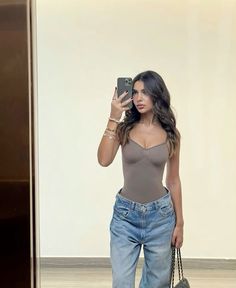 Casual baggy jeans and bodysuit for a sculpted  and chic look. Casual fitted top and baggy jeans outfit idea. Off-duty model look outfit idea. #casual #casualchicstyle #casualwomensfashion #baggyjeansoutfit #baggypantsforwomen #skims #bodysuit Top And Baggy Jeans, Casual Baggy Jeans, Off Duty Model Look, Jeans And Bodysuit, Baggy Jeans Outfit, Sophisticated Outfits, American Casual, Model Look, Women's Casual Style