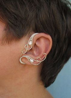 Average delivery terms USA, France, Ireland - 3-4 weeks Australia, Canada - 4-6 weeks Netherlands, Spain - 2-3 weeks A pair of the ear cuffs made of silver plated copper wire and Czech glass beads. The piece is covered by metal protecting lacquer. No piercing needed. Another metal (copper, brass) or beads are also possible if you prefer to make some changes to the design. Made for medium size ears (2 1/3 in - 2 3/4 in ), for larger or smaller ears this pair is made by order (you can measure your Earring Cuffs No Piercing, Ear Wraps, Elf Ear Cuff, Ear Cuff Jewelry, Wire Wrap Jewelry Designs, Ear Crawler, Bijoux Fil Aluminium, Wrap Earrings, Wire Jewelry Designs