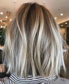 Highlighted Blonde Bob, Dark Blonde Bob With Highlights, Blonde To Bronde Short Hair, Natural Grey Hair With Highlights, Fall Blonde Bob, Ashy Blonde Bob, Natural Blonde Bob, Ash Blonde Lob, Short Ash Blonde Hair