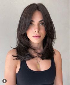 beautiful hair color and style Haircuts For Fine Dark Hair, Long Shag Bob With Bangs, Short Hair In Layers Shoulder Length, Neck Length Haircuts For Women, Wavy Collarbone Length Hair, Shoulder Length Hair Short Layers, Hair Cut Medium Layers, Straight Thick Hair Styles, Layered Hair Short Shoulder Length