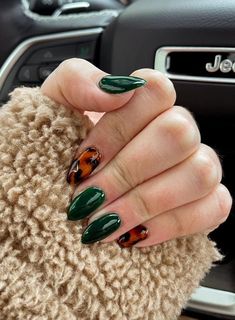 Classy Acrylic, Colourful Nails, Kutek Disney, Brown Nails Design, Dark Green Nails, Maroon Nails, Green Nail Designs, Trendy Nail Art Designs, Nagel Tips