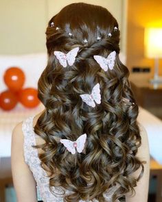 Quinceñera Hairstyles Short Hair, Quince Hair With Butterflies, Quinceanera Hairstyles With Flowers, Quiencera Hairstyles, Hairstyles With Butterflies, Quince Hairstyles For Short Hair, Sweet 16 Hairstyles, Butterfly Hairstyle